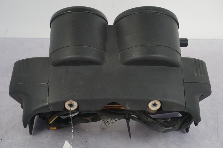 Vänster sida på Instrumenthus från en BMW R 1100 GS -1998 motorcykel.