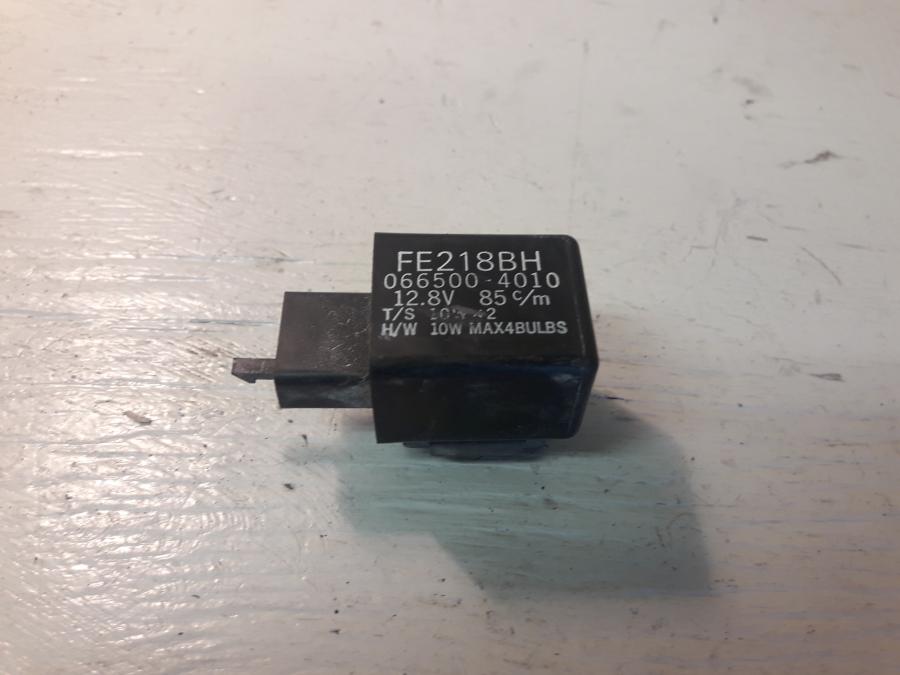 Framsidan på Blinkersrelä från en Yamaha WR 125 -2010 motorcykel.