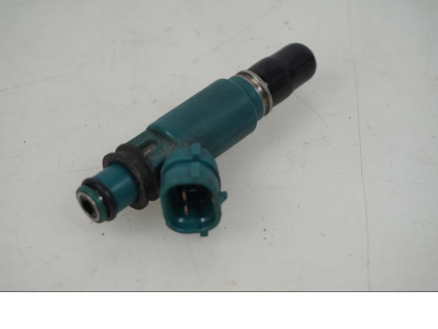 Baksidan på Spridare från en Honda CBR 900 RR -2003 motorcykel.