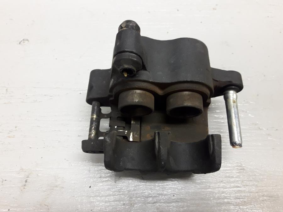 Höger sida på Bromsok från en Honda CB 600 Hornet -2001 motorcykel.