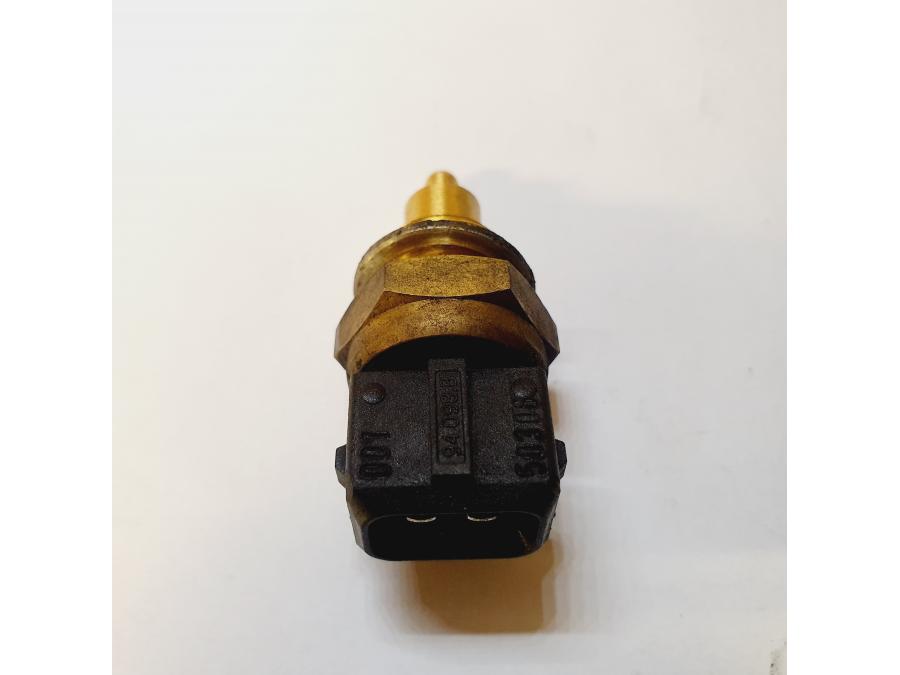 Vänster sida på Vattenkylgivare från en BMW R 1200 GS -2006 motorcykel.