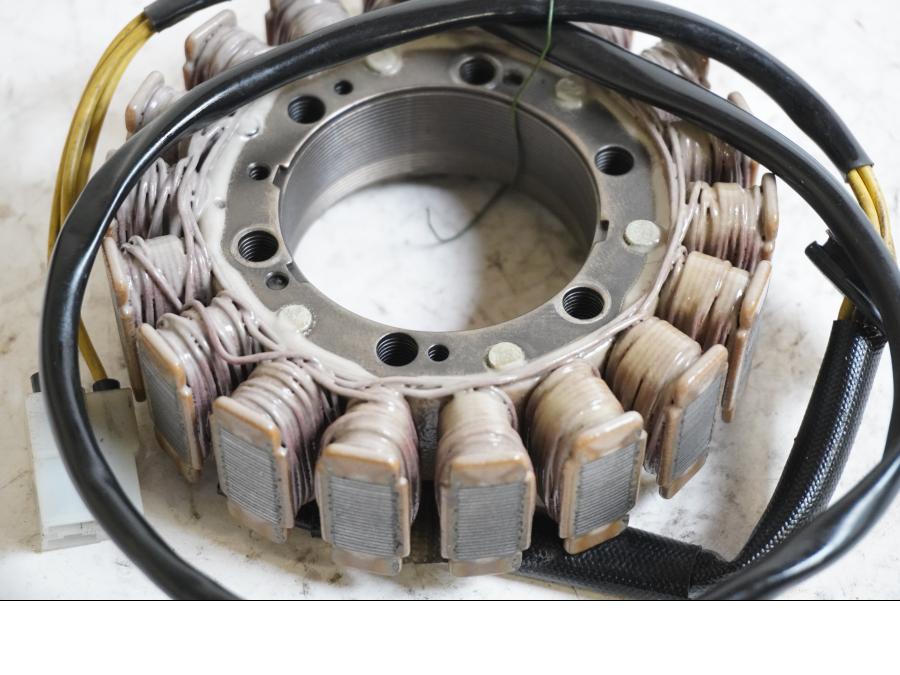 Baksidan på Generator från en BMW F 650 -1999 motorcykel.