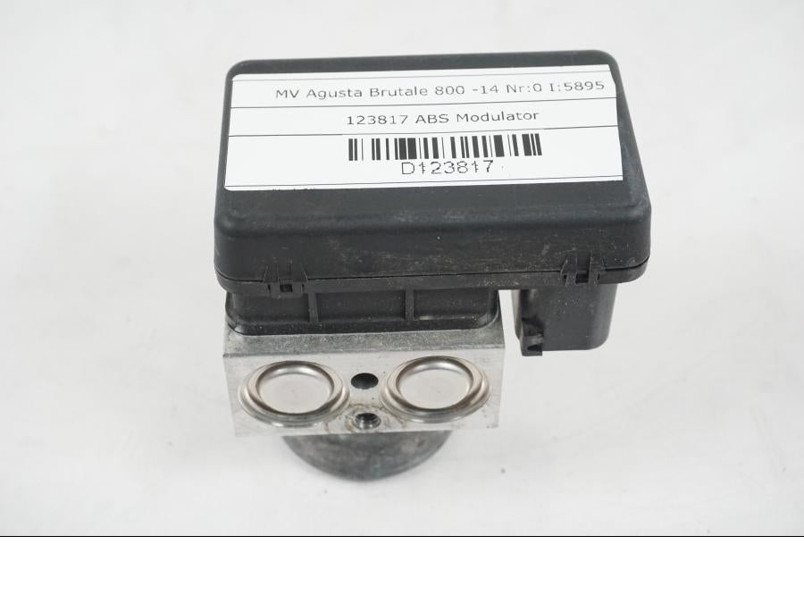 Snett uppifrån på ABS Modulator från en MV Agusta Dragster -2014 motorcykel.