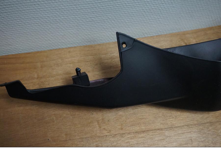 Höger sida på Bakvinge från en Suzuki GSX-R 1000 -2008 motorcykel.