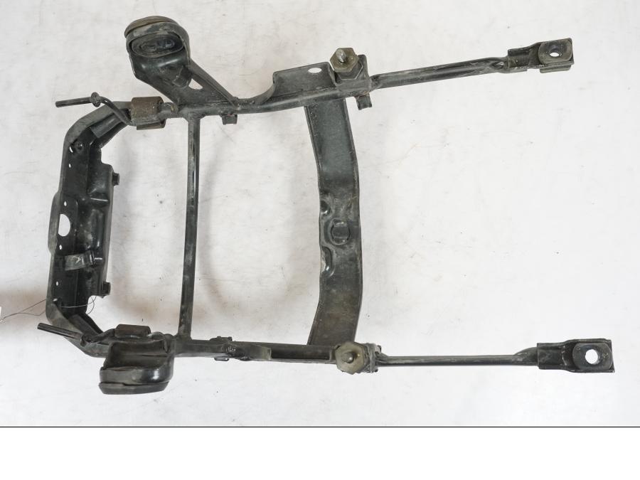 Vänster sida på Bakskärmstag från en Honda VT 600 C -1998 motorcykel.