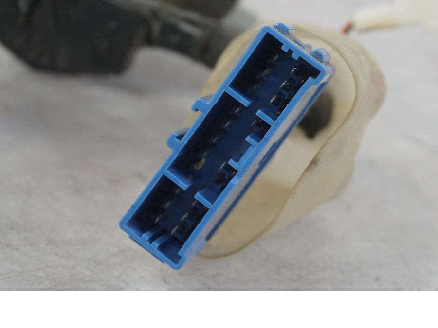 Extrabild6 på Instrumentkablage från en Honda CBR 1100 XX -1999 motorcykel.