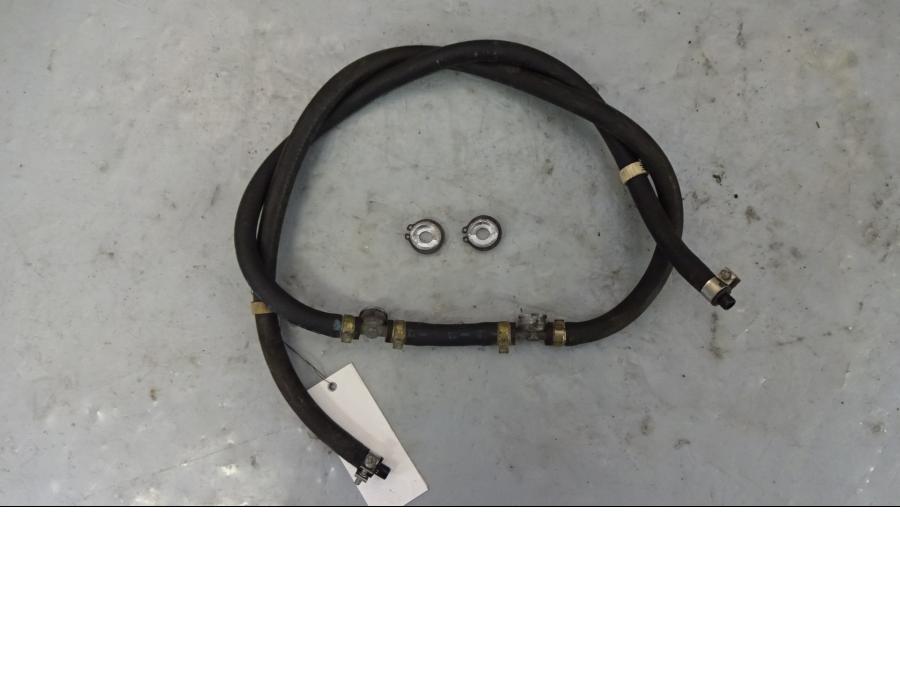 Framsidan på Bensinledning från en Ducati ST2 -2001 motorcykel.