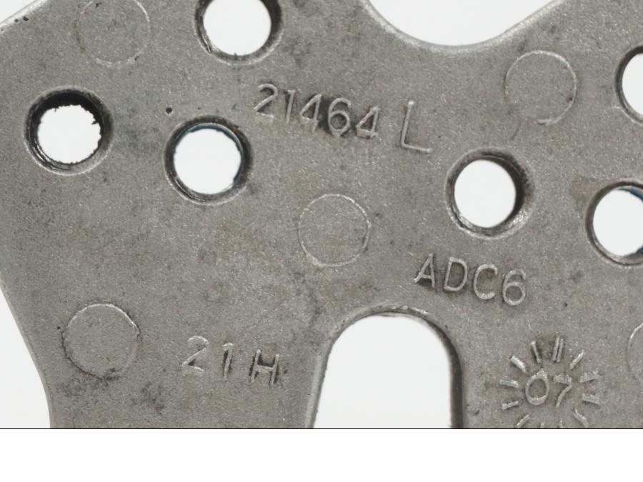 Vänster sida på Fotpinnefäste inre från en Suzuki GSX-R 1000 -2007 motorcykel.