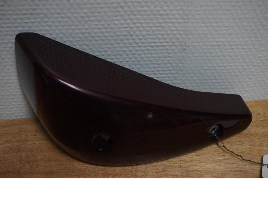 Baksidan på Sidopanel från en Yamaha XVS 1300 -2008 motorcykel.