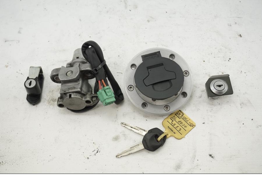 Framsidan på Låssats från en Suzuki DL 1000 -2005 motorcykel.