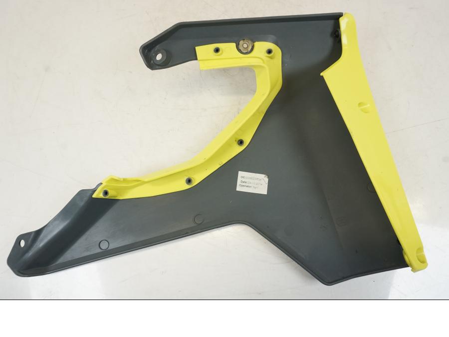 Snett uppifrån på Kylarvinge från en Husqvarna 701 Supermoto -2020 motorcykel.