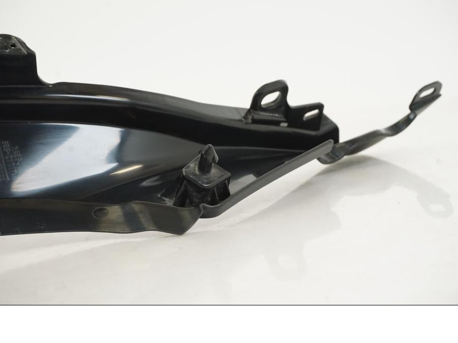 Vänster sida på Sidopanel från en Yamaha YZF R7 -2022 motorcykel.