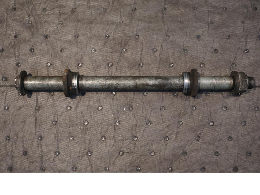 Framsidan på Axel från en Honda NSR 125 -1998 motorcykel.