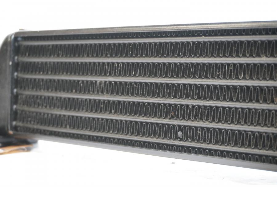 Snett uppifrån på Oljekyl från en BMW K 1200 RS -2003 motorcykel.