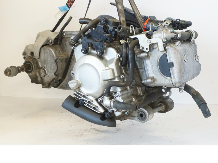 Höger sida på Motor från en Honda SH 300 A -2011 scooter.