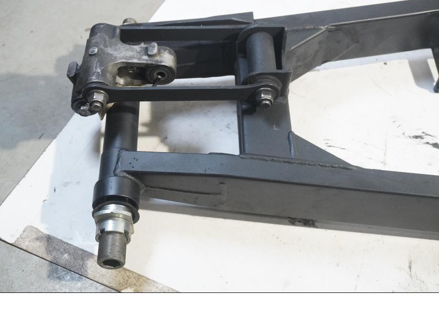 Baksidan på <p>Svin från Kawasaki Z 800 ABS 2014.</p>
<p>Ink sving axel och stötdämparlänkage,</p>
<p>OBS utan kedjesträckare!</p> motorcykel.