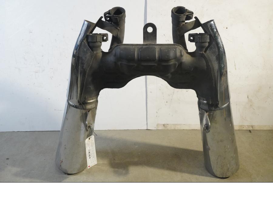 Baksidan på Ljuddämpare från en Yamaha V-MAX 1200 -1991 motorcykel.