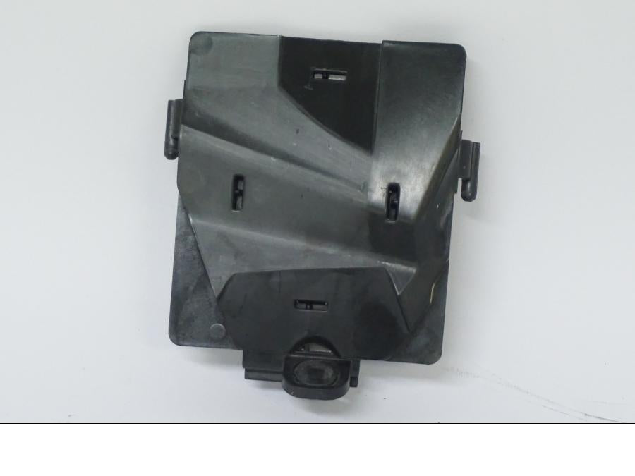 Framsidan på Batterihållare från en BMW R 1250 GS -2022 motorcykel.
