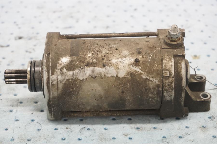 Framsidan på Startmotor från en BMW F 650 ST -1999 motorcykel.