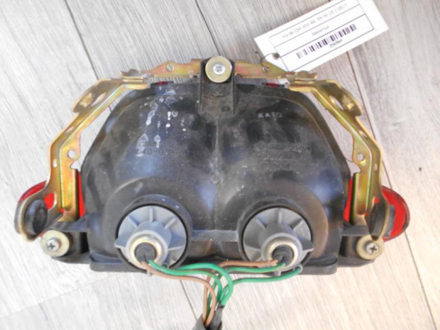 Vänster sida på Baklampa från en Honda CBR 900 RR -1999 motorcykel.