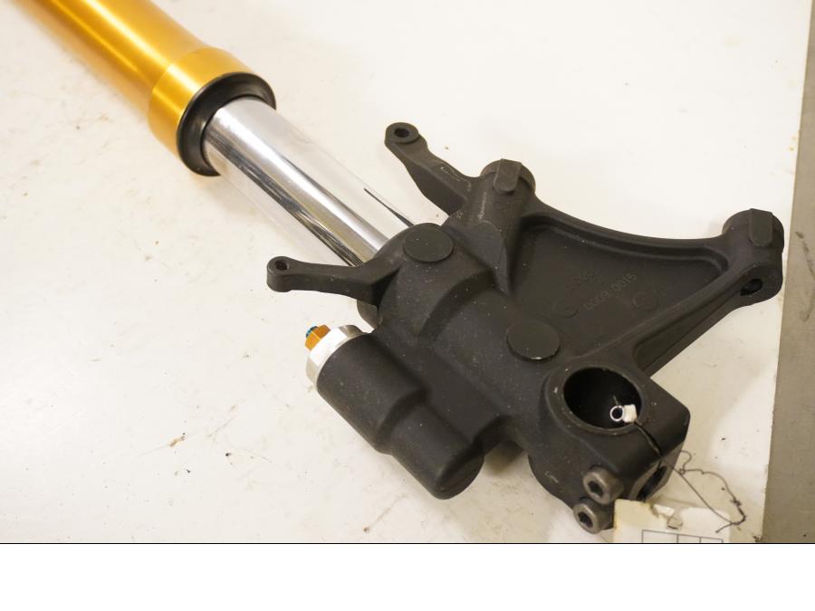 Snett uppifrån på Gaffelben från en Yamaha YZF R6 -2011 motorcykel.