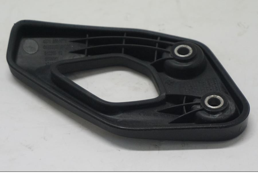 Baksidan på Fotpinnehälskydd från en BMW R 1250 GS -2019 motorcykel.