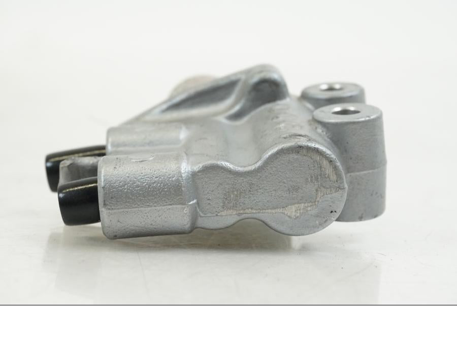 Snett uppifrån på Bromsfördelare från en Honda VFR 800 -2003 motorcykel.