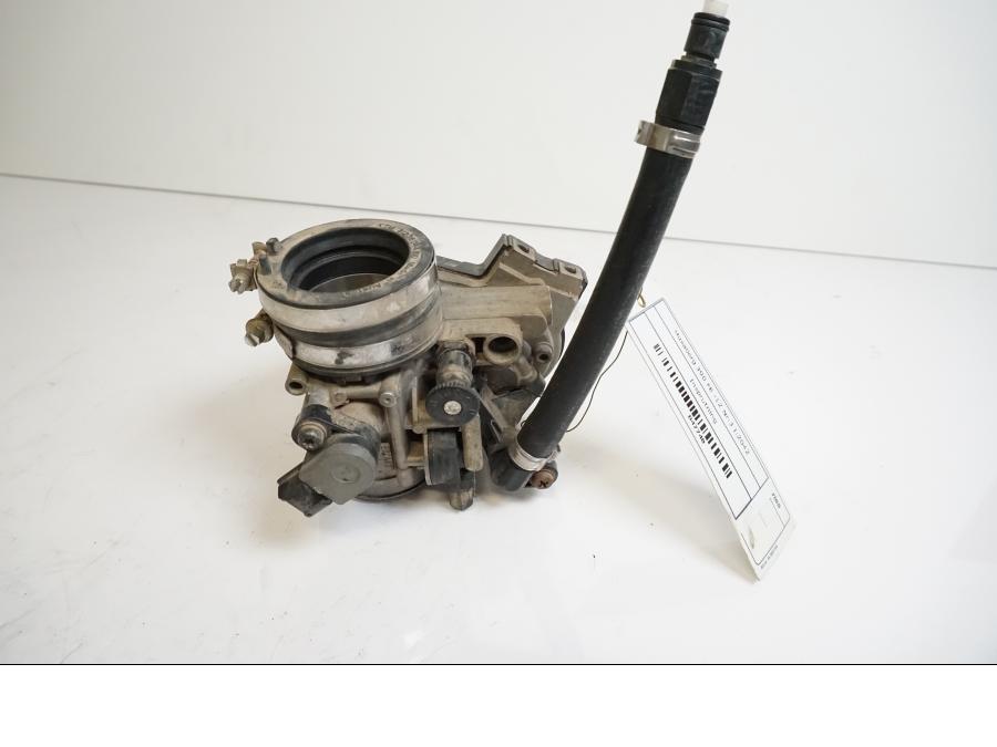 Vänster sida på Spjällhus från en Husaberg 390 FE -2012 motorcykel.