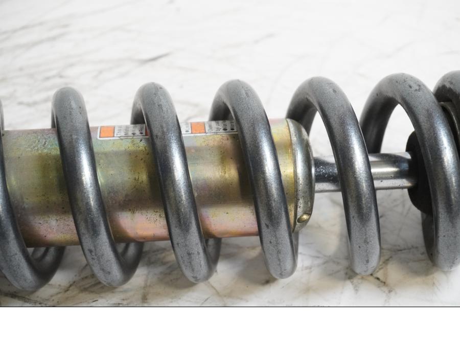 VÀnster sida pÄ StötdÀmpare frÄn en Suzuki GSF 1200 -2002 motorcykel.