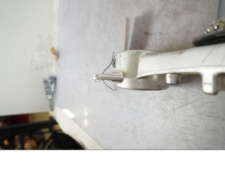 Vänster sida på Gaffelkrona från en BMW S 1000 XR -2019 motorcykel.