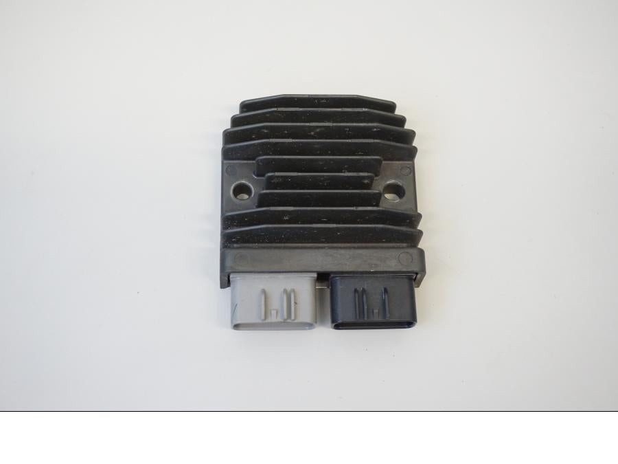 Framsidan pÄ Likriktare frÄn en Yamaha MT-07 -2020 motorcykel.