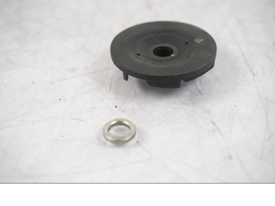 Vänster sida på Vattenpump från en KTM 125 Duke -2017 motorcykel.