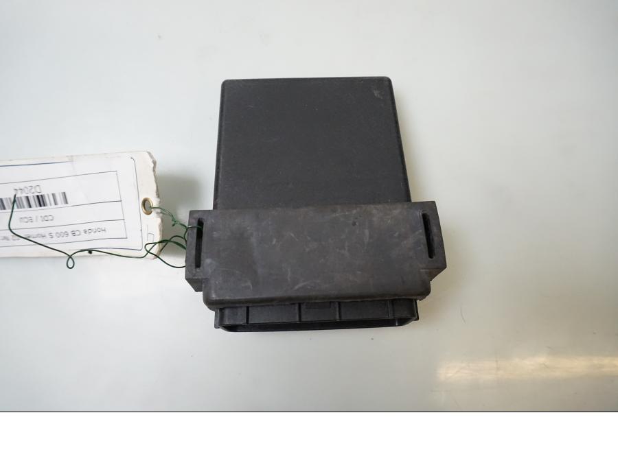 Baksidan på CDI / ECU från en Honda CB 600 Hornet -2002 motorcykel.