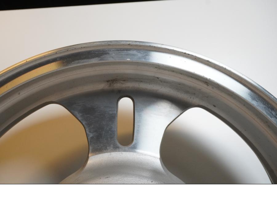 Extrabild4 på Fälg från en Kawasaki VN 1500 Mean Streak -2002 motorcykel.