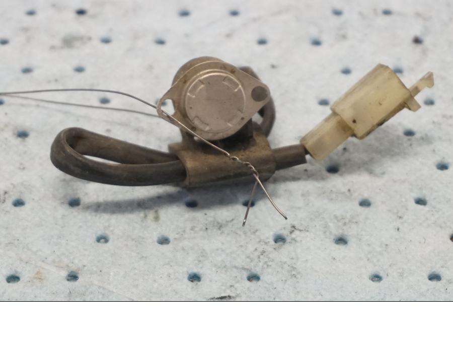 Framsidan på Relä från en Yamaha XVS 1100 -2000 motorcykel.