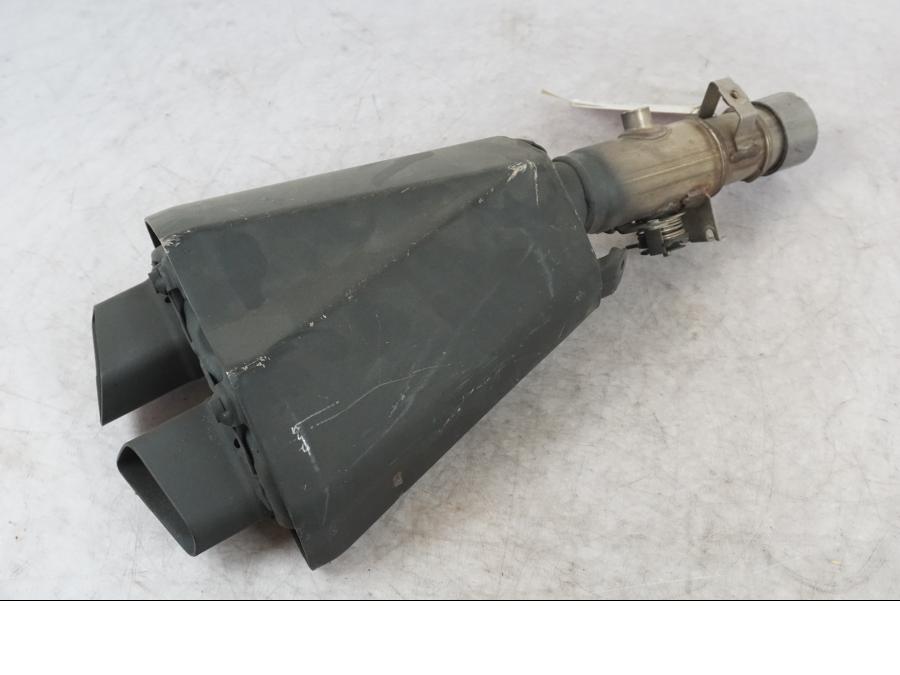 Höger sida pÄ LjuddÀmpare frÄn en Kawasaki Z 1000 -2011 motorcykel.