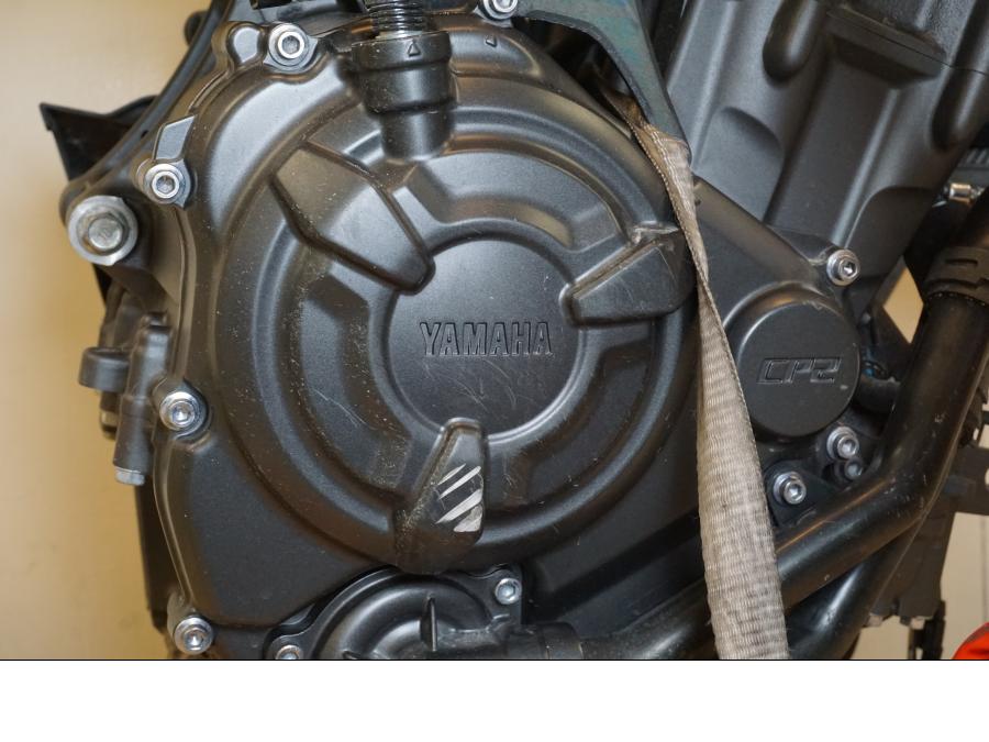 Vänster sida på Motorpaket från en Yamaha YZF R7 -2022 motorcykel.