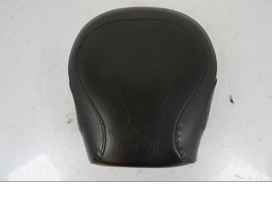 Snett nerifrån på Sadel från en Kawasaki VN 1500 -2003 motorcykel.