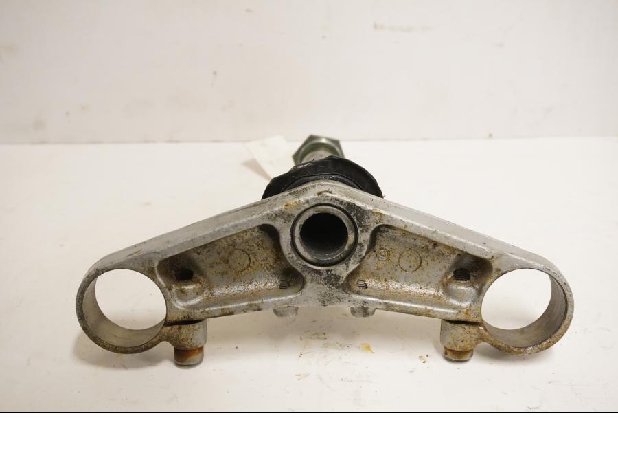 Baksidan pÄ Gaffelkrona frÄn en Triumph Sprint RS -2004 motorcykel.