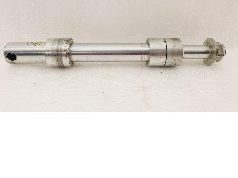 Framsidan på Axel från en H-D V-Rod 1130 -2005 motorcykel.