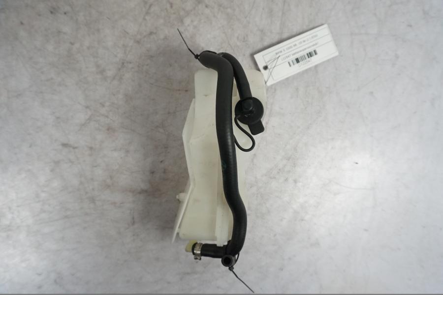 Baksidan på Vattenexpansionskärl från en BMW S 1000 XR -2019 motorcykel.