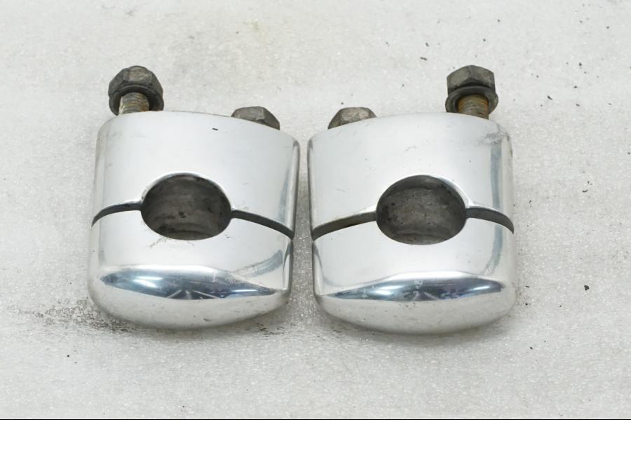 Baksidan på Styrfäste från en BMW R 90 -1975 motorcykel.