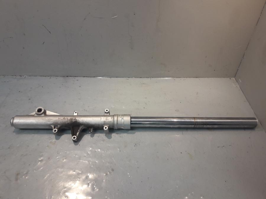 Baksidan på Gaffelben från en Triumph Tiger -1999 motorcykel.