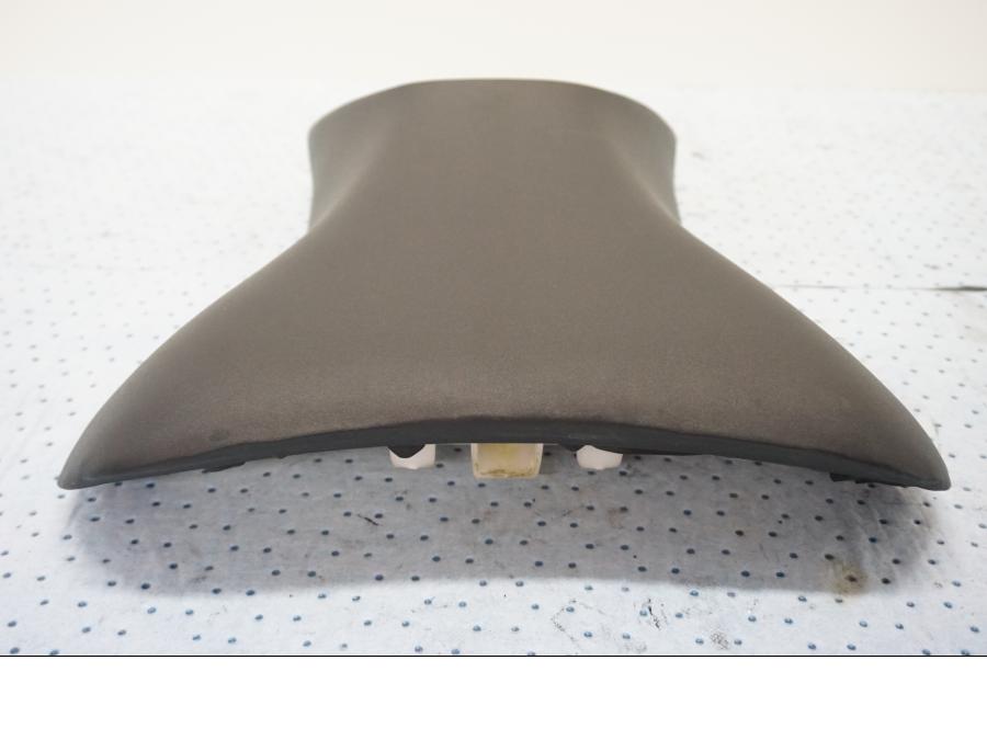 Höger sida på Sadel från en Kawasaki ZX-6R -2000 motorcykel.