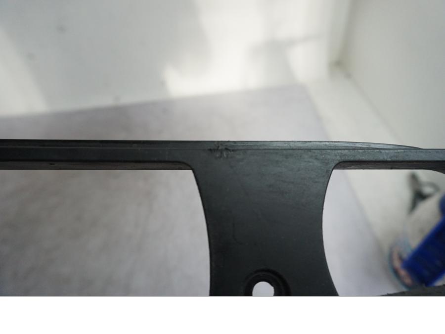 Baksidan på Kedjeguide från en BMW S 1000 XR -2019 motorcykel.