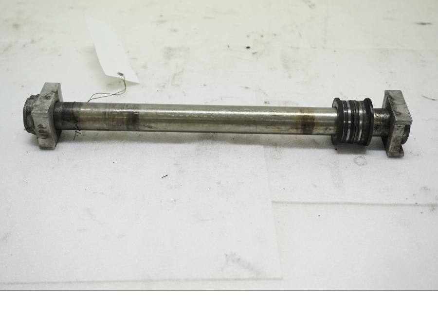 Framsidan på Axel från en Aprilia SL 750 Shiver -2008 motorcykel.