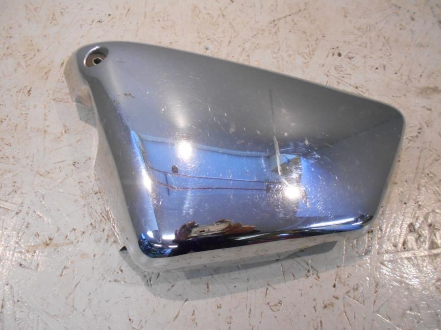 Framsidan på Sidopanel från en Suzuki VZ 800 -2000 motorcykel.