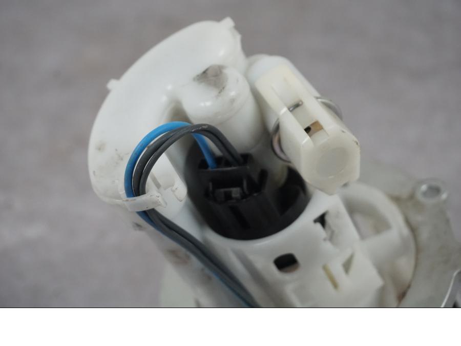 Vänster sida på Bensinpump insprut från en Triumph Tiger Explorer -2016 motorcykel.