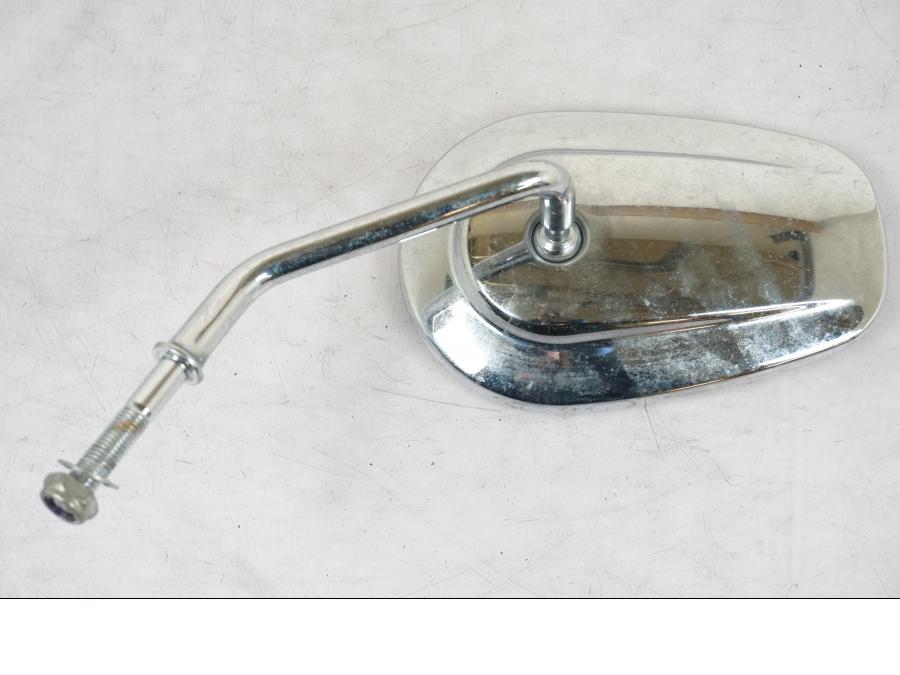 Snett uppifrån på Backspegel från en H-D Sportster 883 XL -2007 motorcykel.