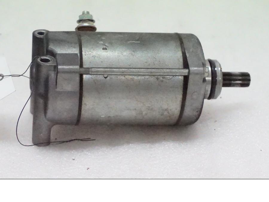 Framsidan på Startmotor från en Yamaha FZ1-S -2006 motorcykel.